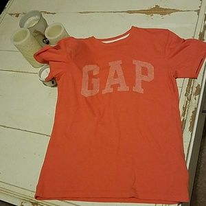 Gap t-shirt